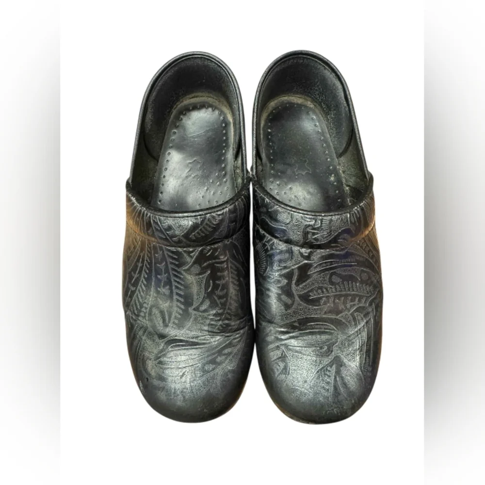 Dansko Clogs Leather Black Foliage Floral Design Size 38 (7.5) EUC - Picture 6 of 8